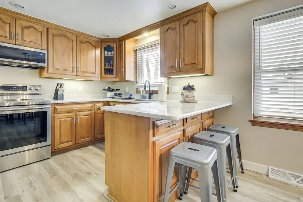 3 Blocks to Lambeau Field! Bright Home w/ Yard