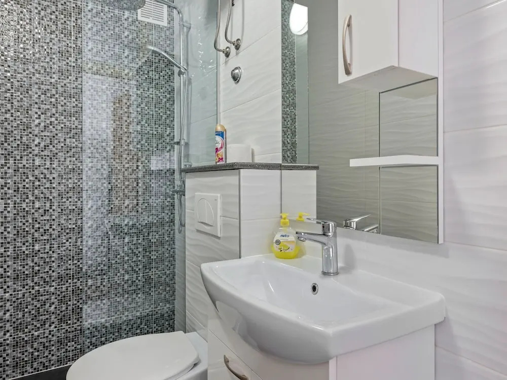 Refined Apartment in Kaštel Lukšić with Garden