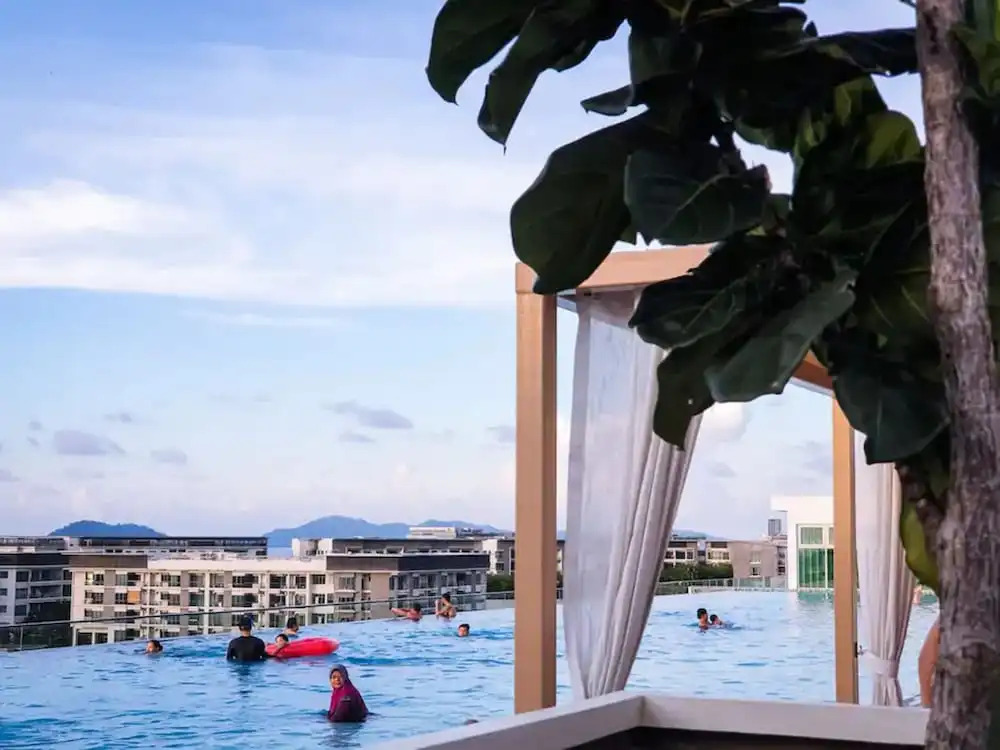 YOOM Families Luxury Infinity Pool 7 Pax