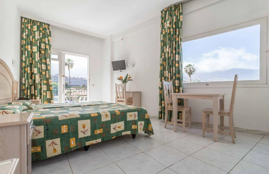 Apartamentos La Carabela