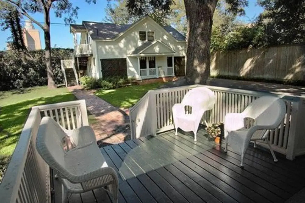 Corinthian Bed  Breakfast