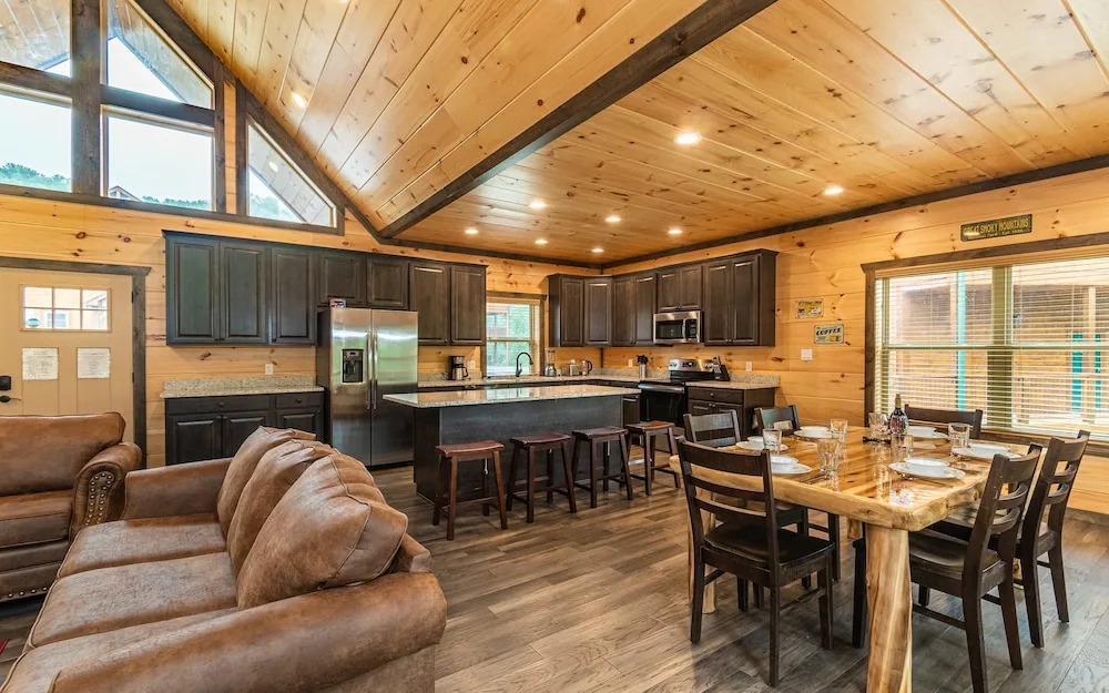 New 3BR Hot Tub Game Room 3 King Suites