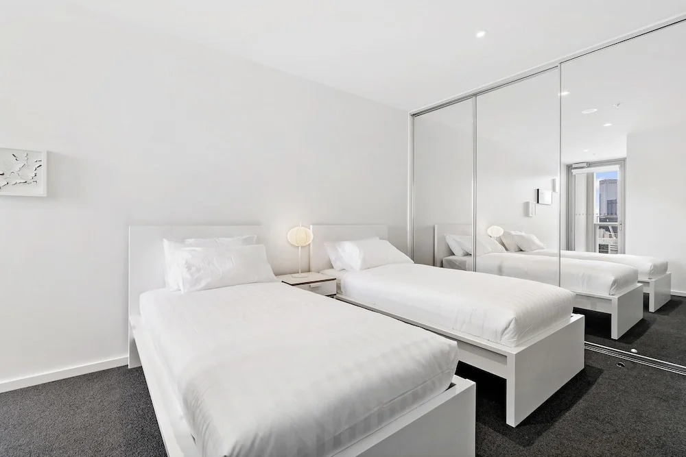 ABIGAIL, 2BDR Docklands Apartment