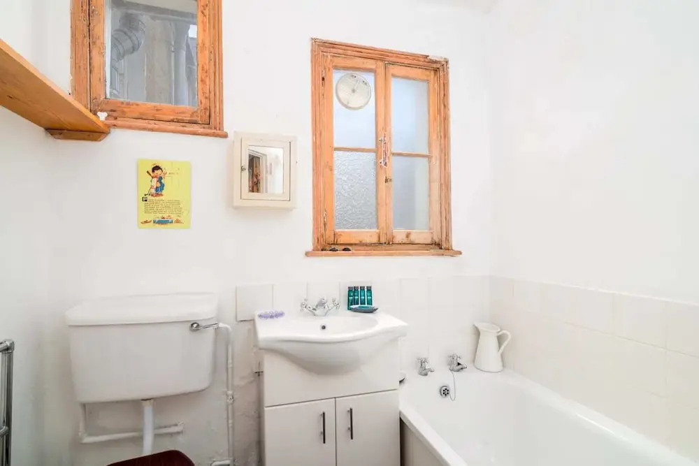 Homely and Spacious 4 Bed, up to 7 Guests, Dalston