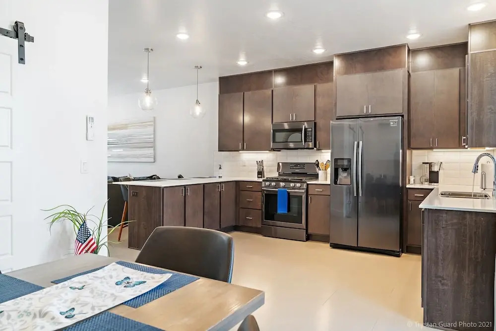 Abby's Retreat 4 Bedroom Townhouse by RedAwning