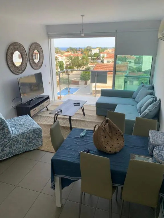 One-bedroom beach apartment, 30m from the best beach