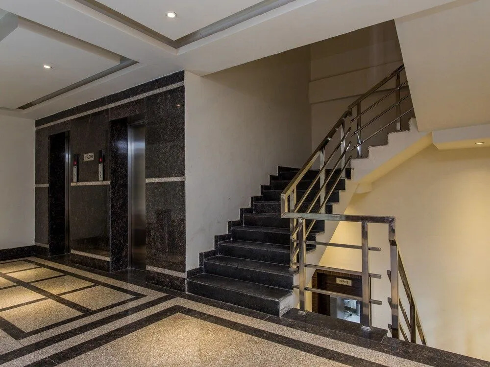 13104 Hotel 25 Hours