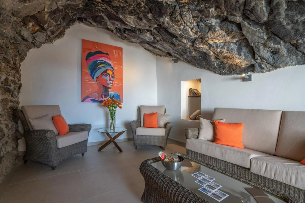 Unique house with cave by the sea with private terrace