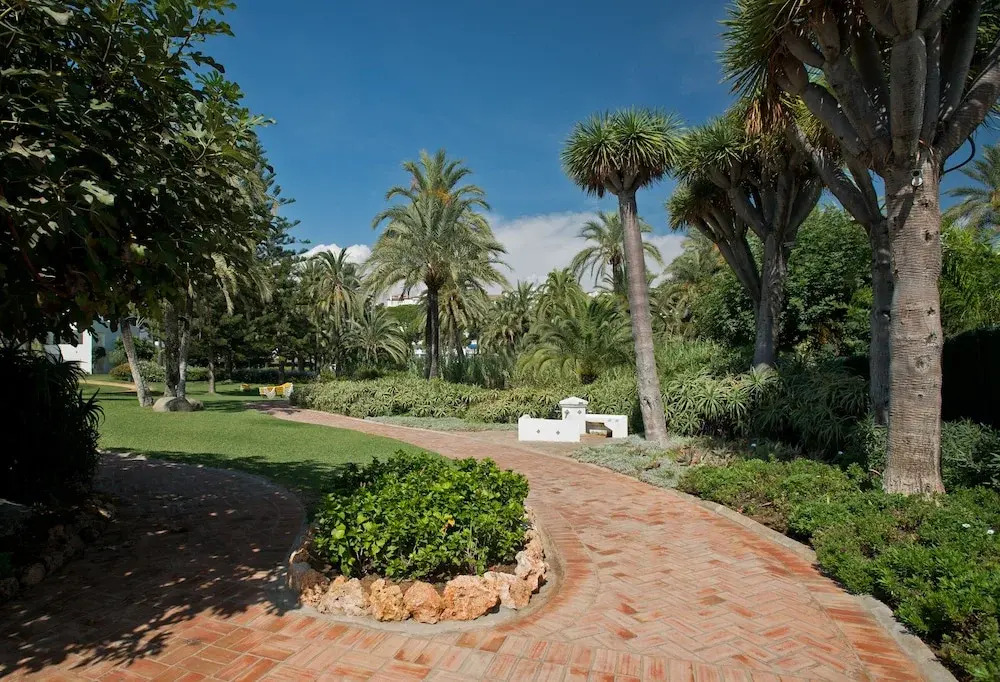 Beachfron Puerto Banus, 2 bed apt Playas Del Duque, Free Wifiparking 3 Pools