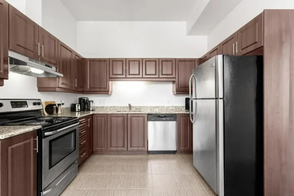 M11 The Simpsons Suite 3BR in The Heart of MTL