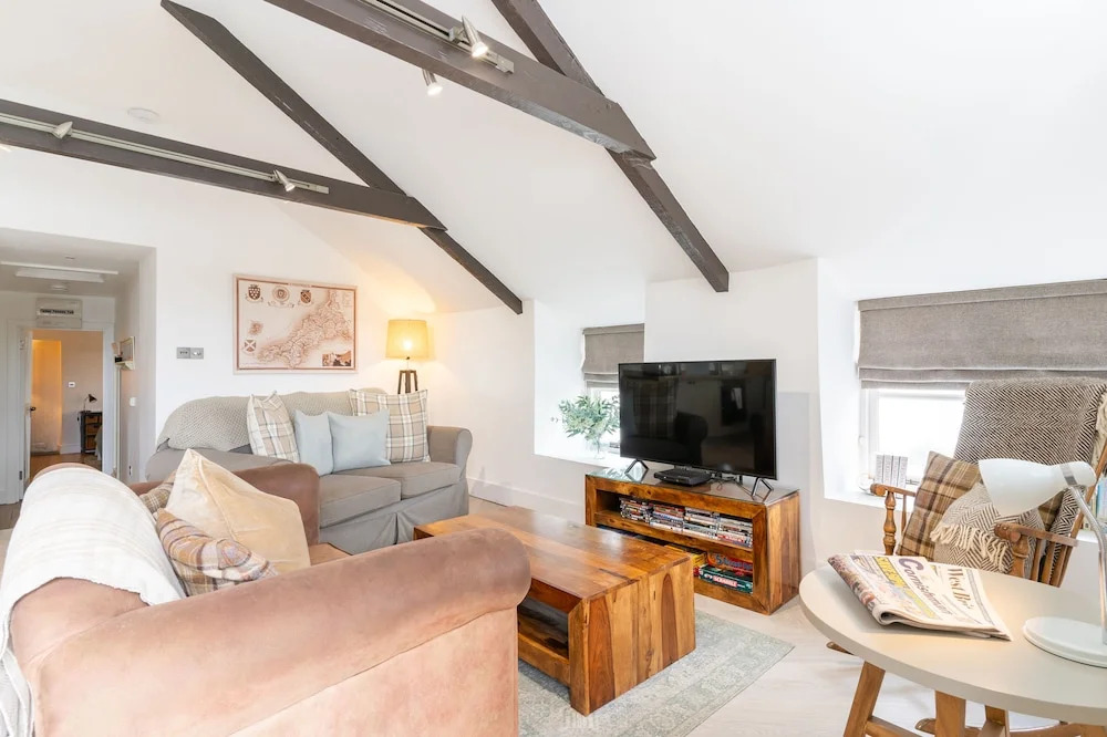 Saddle and Stable Rooms