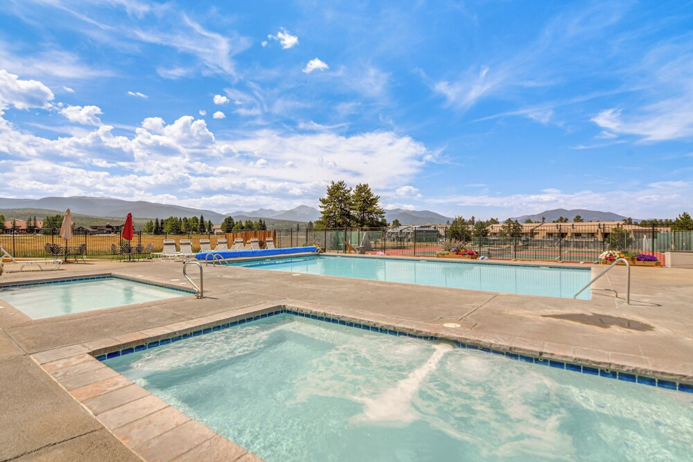 Elevated Fraser Condo w/ Mountain View & Amenities