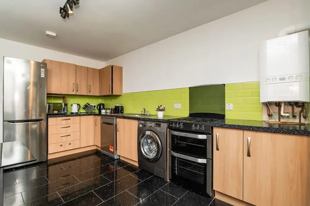3 Bedroom House - Free Parking