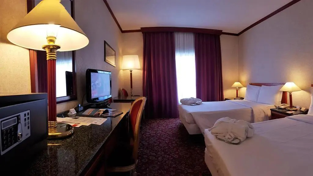 Russott Hotel