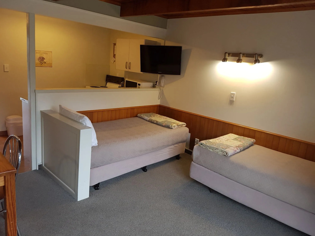 Cottage Mews Motel