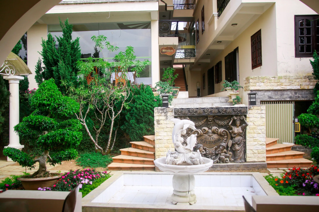 Le Petit Paris Dalat Hotel