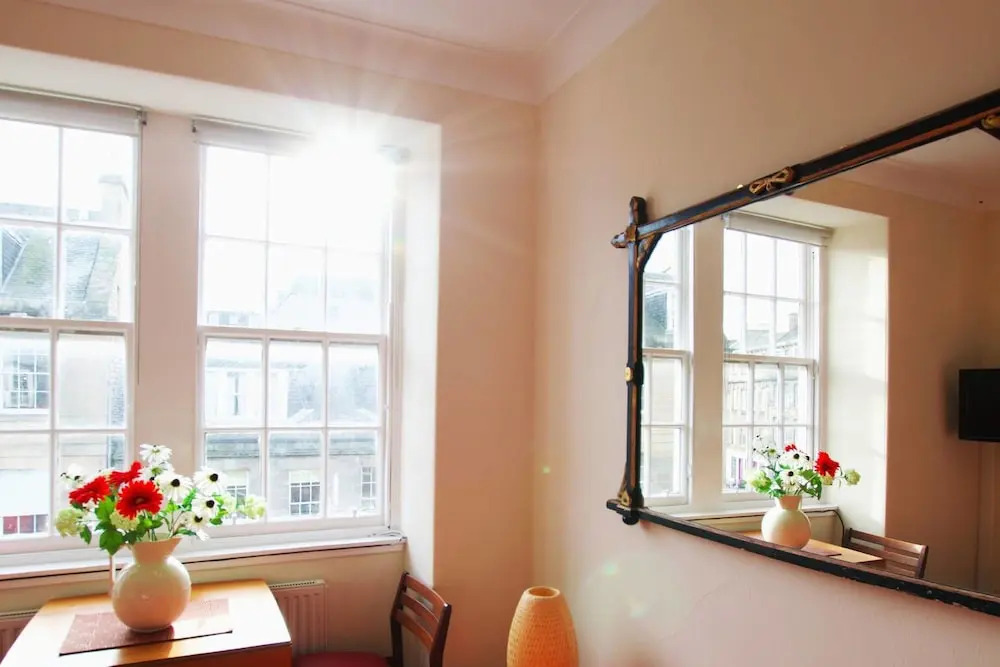 JOIVY Bright New Town 2 bed Apt - 5 Mins to Princes St