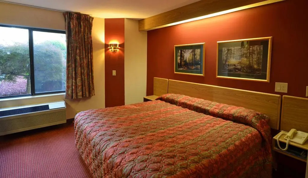 Smoky Mountain Inn & Suites