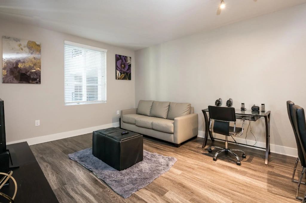 Hotel Style Furnished Suites in LA Beach Area
