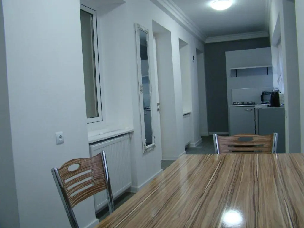 Tabukashvili Deadlock 1,,4 Apartment, Tbilisi
