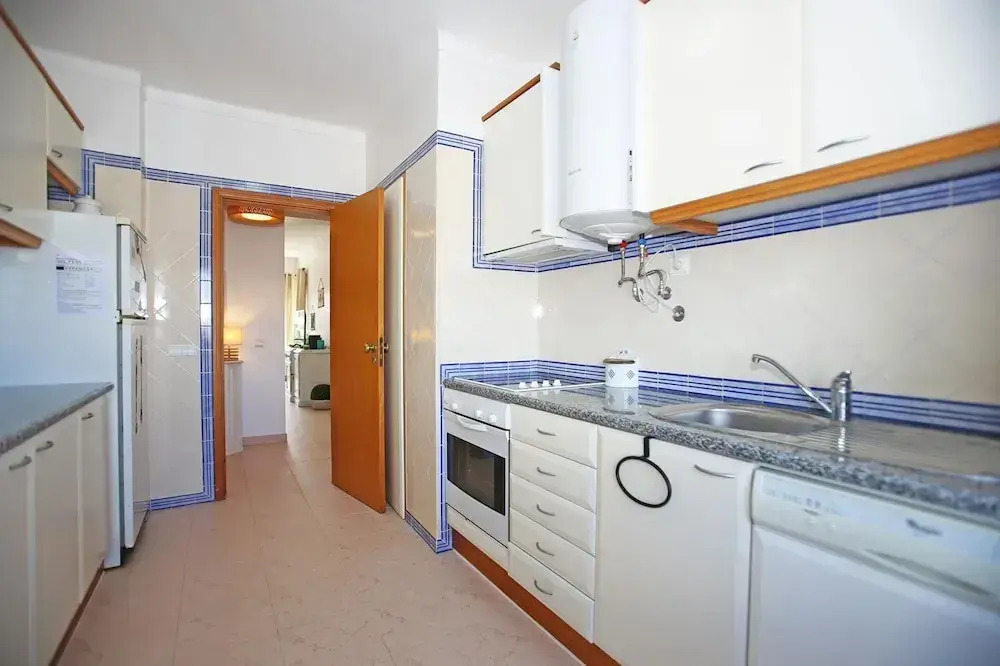 B16 - Sandy Pine Beachfront Flat in Lagos