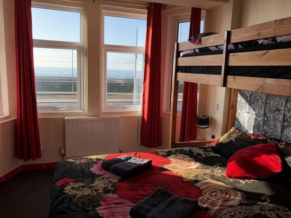 Red Roomz Hotel