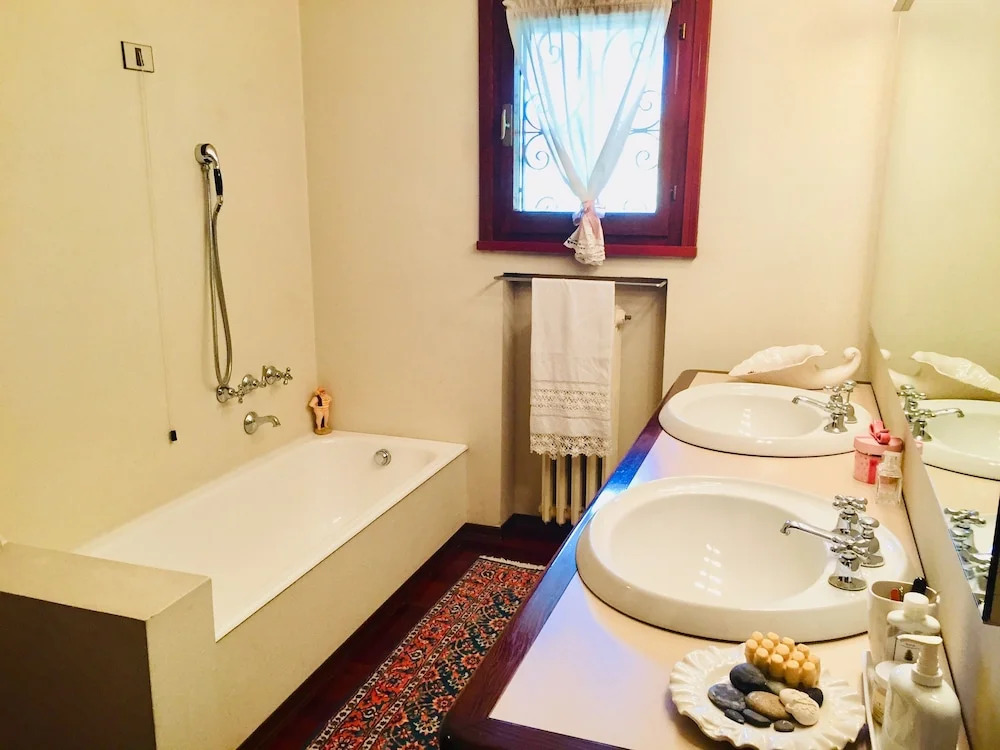 OPERA DELUXE Suites