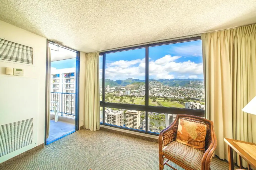 36th Floor with Beautiful Mountain Views | 1 Block to Beach | Free Parking & WIFI