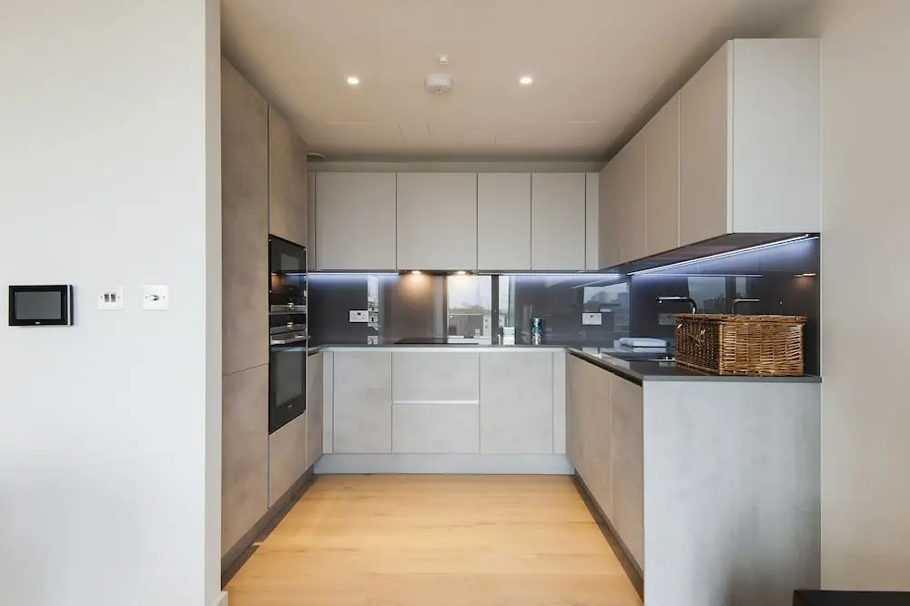 Contemporary Victoria Home by the River Thames