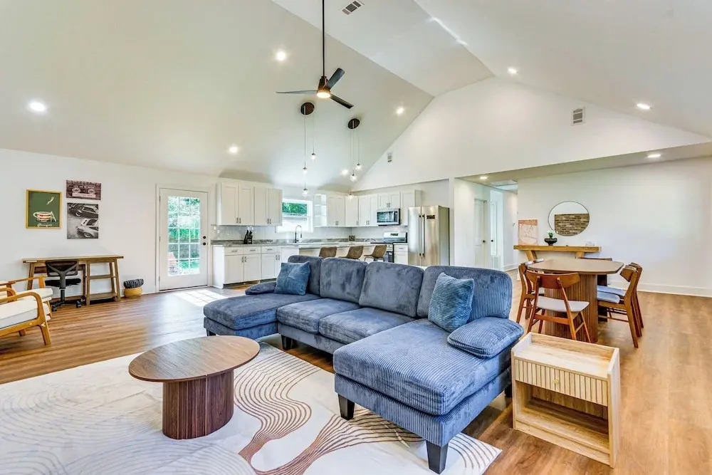 < 1 Mi to Downtown Pensacola: Quiet Home w/ Yard