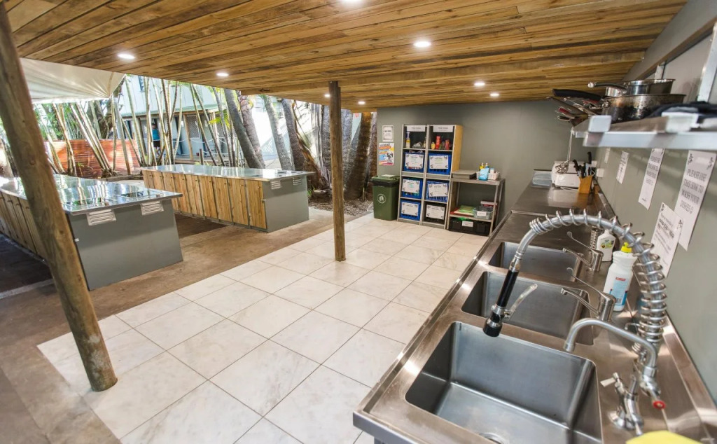 Calypso Inn Backpackers Resort