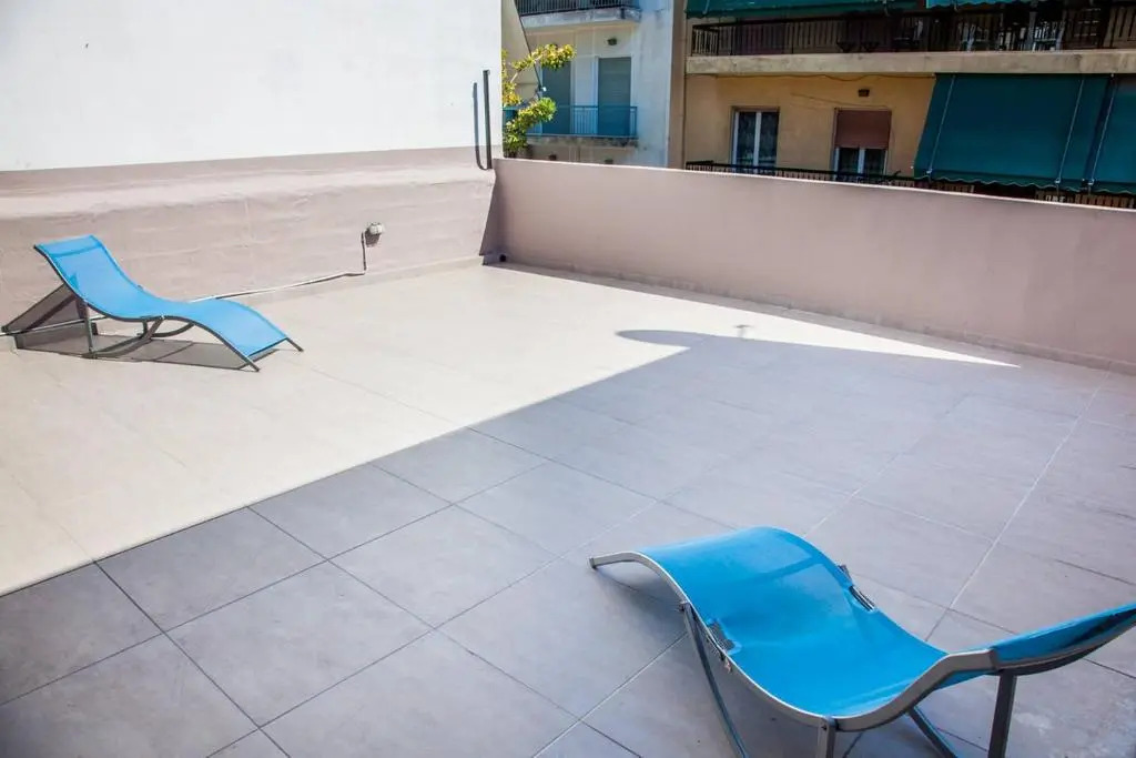 TONI'S Comfy 3BD home with patio, close to Metro