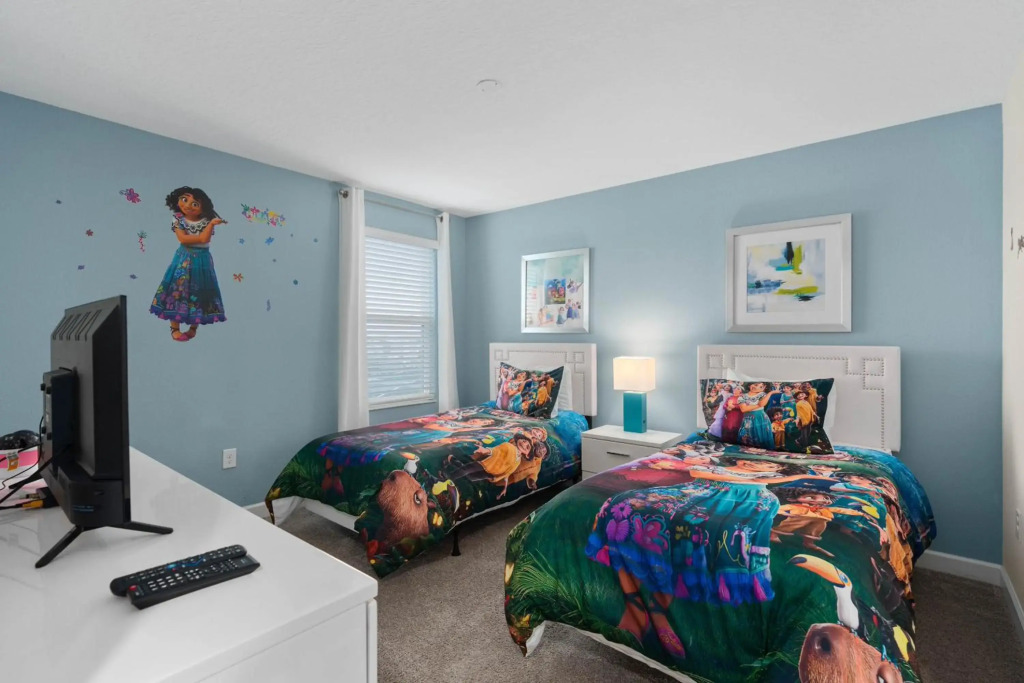 8 Bedroom Resort Style Home close to Disney.