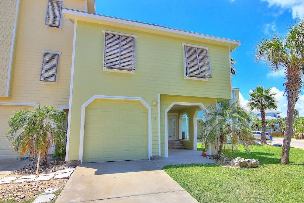 Sea Breeze 3 Bedrooms 3 Bathrooms Condo