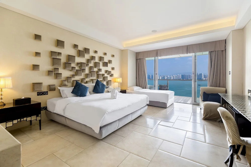 Yuejia Sea Apartment Phoenix Island
