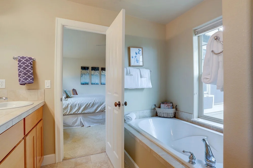 Aspen Ridge 3 Bedroom Home by RedAwning