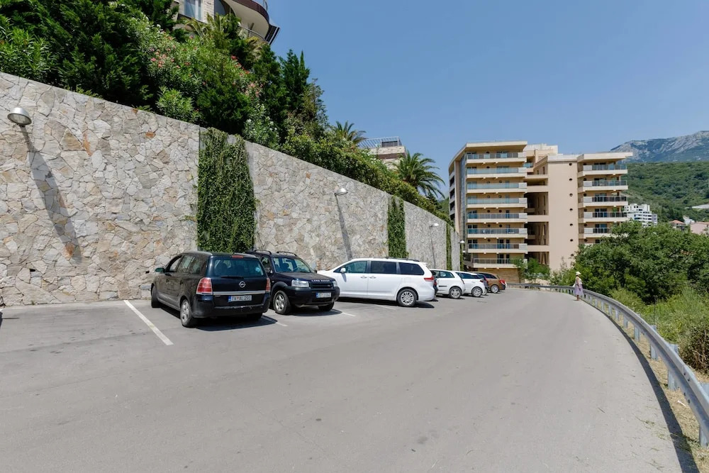 Luxury Harmonia Apartments