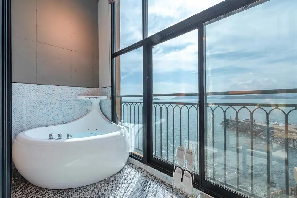 yellow submarine spa pension