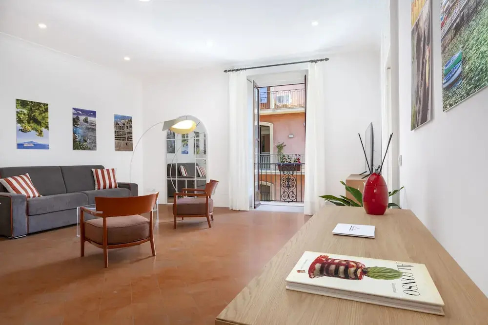 Deluxe Home in Sorrento Old Town with Balconies