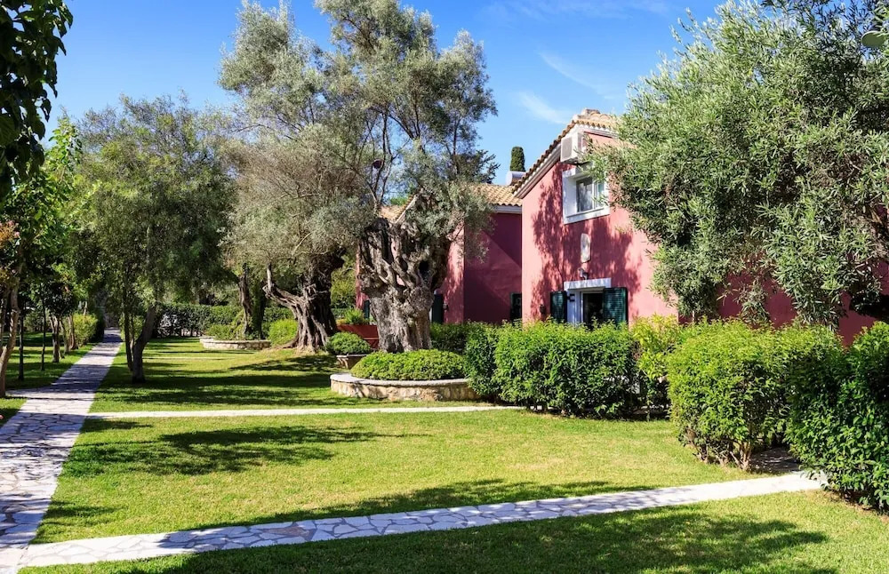 Mousses Villas - Villa Castor - A Detached Three-bedroom Villa With Private Pool and Access to Childcare Facilities