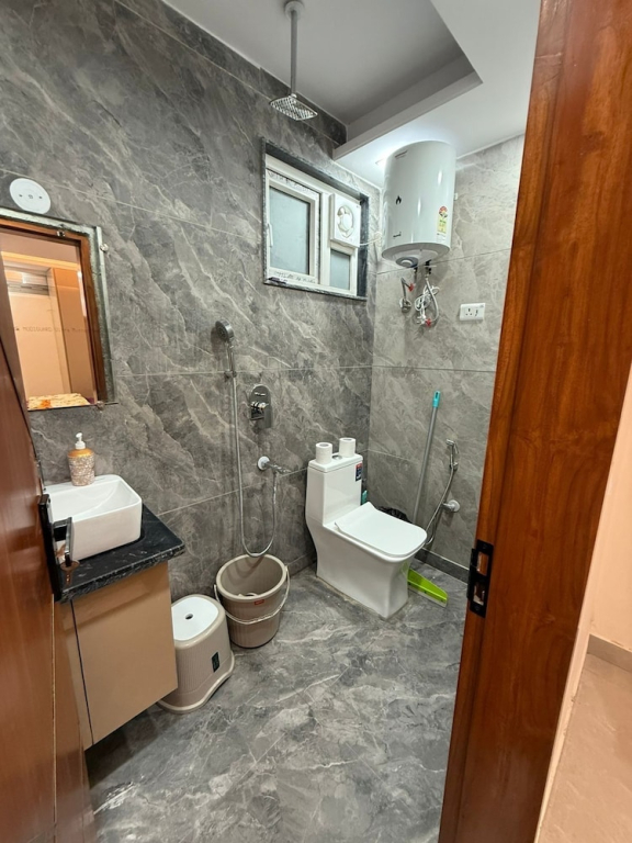 Stella Homestay Near Yashobhoomi with Rooftop