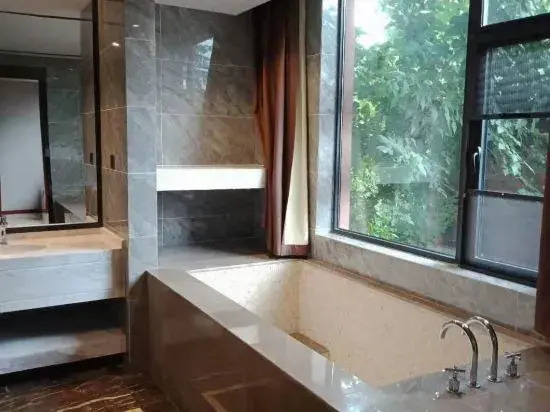 Tanghai Holiday Hotel