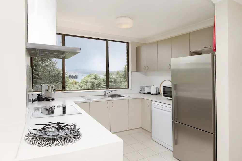 Avalanche 6 - Sophisticated style & modern comfort with a central loca