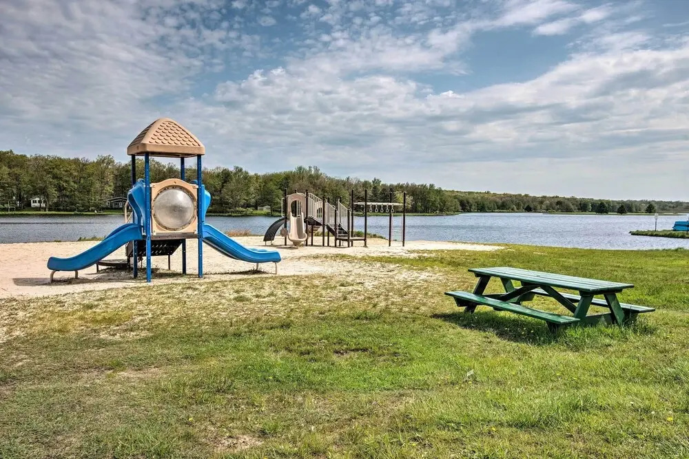 Game Room, Community Beach: Pocono Home!