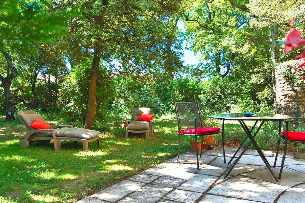 Pretty stone house with own terrace and private garden, Grignan