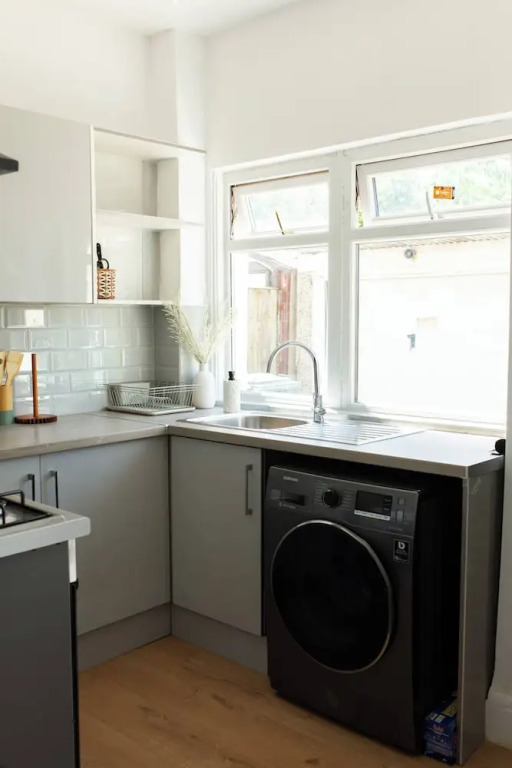 Cozy 3 Bedroom Home in Leeds, Perfect for Families and Groups