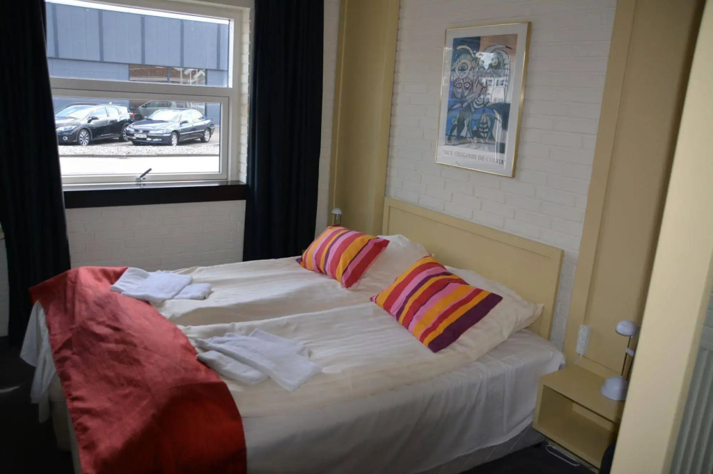 Dolphin Hotel Annex