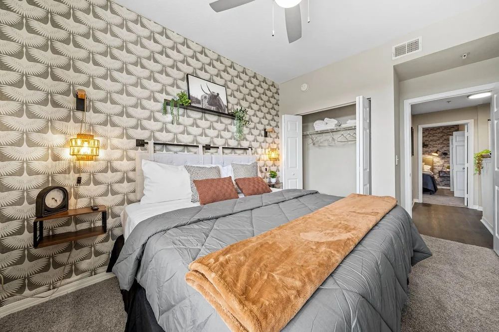 Spacious 3BR 2BA w Pool Gym Near Airport 4