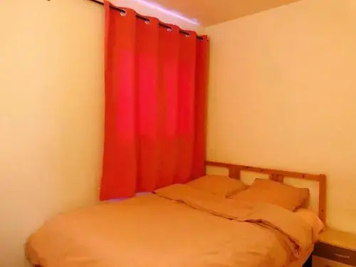 A Simple Bedroom In A Shared Apartment 20 Min To Paris Center