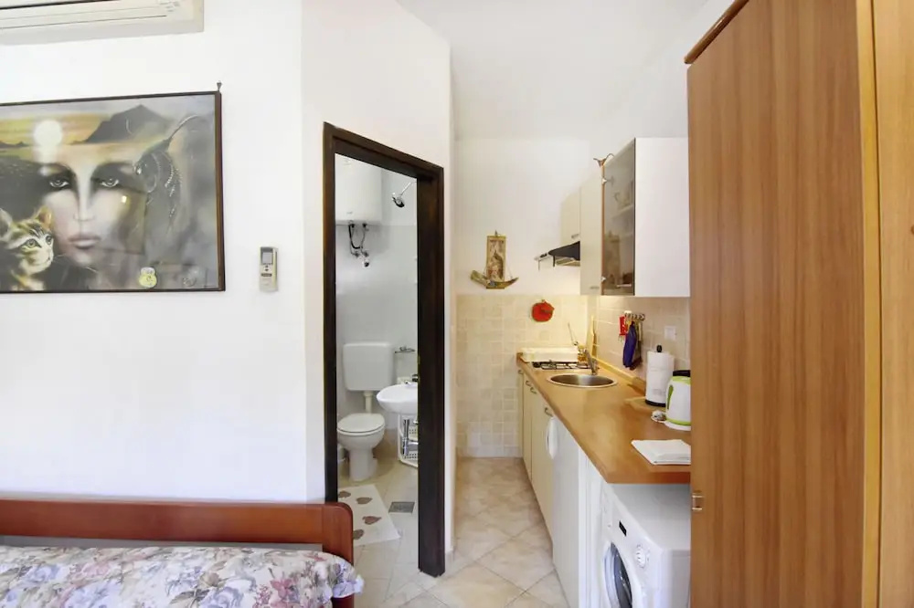 Cozy Studio With Garden Terrace in Zambratija